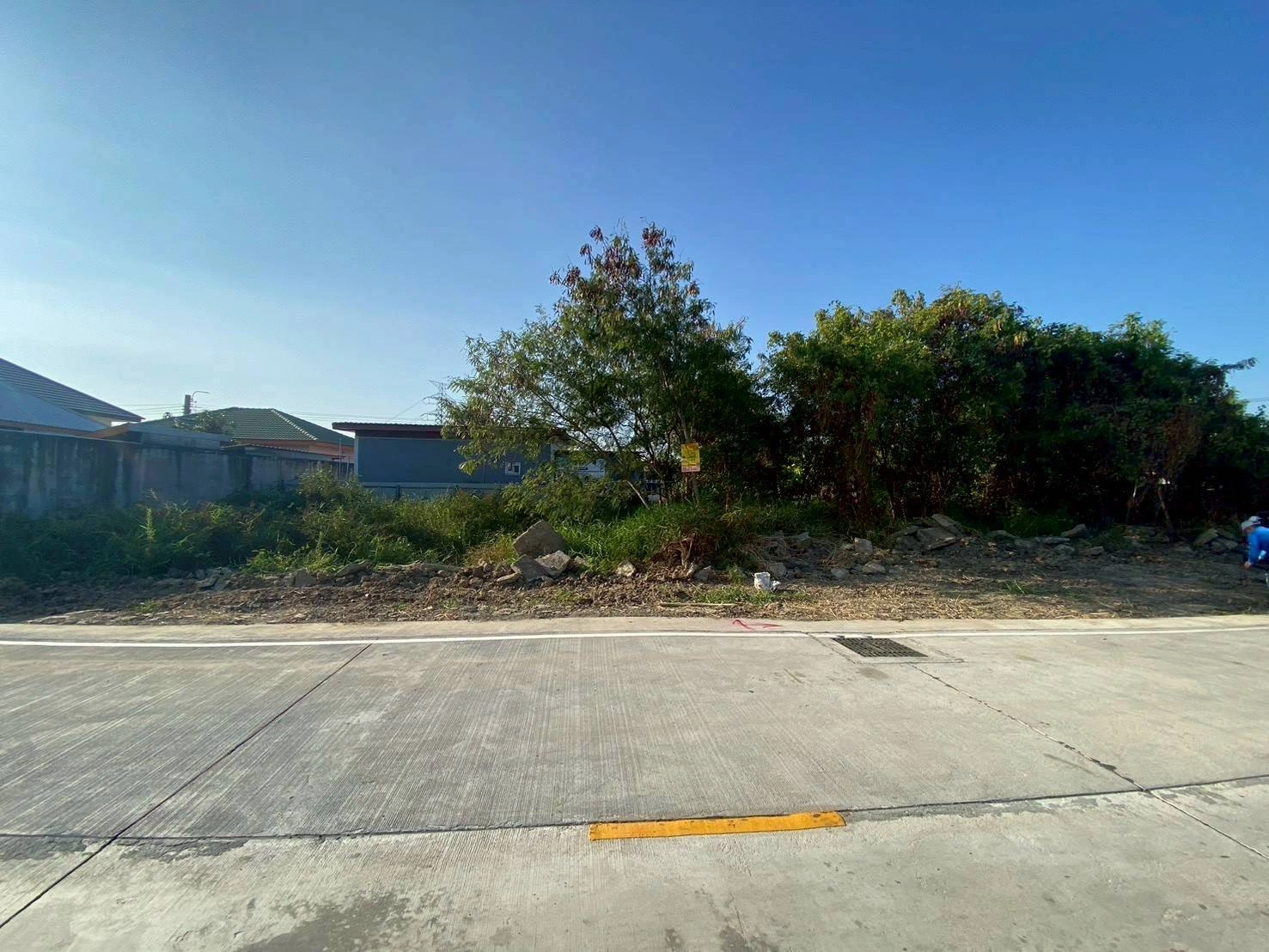 ขายด่วนที่ดินทำเลดี 96 ตรว ติดถนนคอนกรีตสาธารณะ ถมแล้ว ซ.เทพประทาน 1 อ.ไทรน้อย จ.นนทบุรี