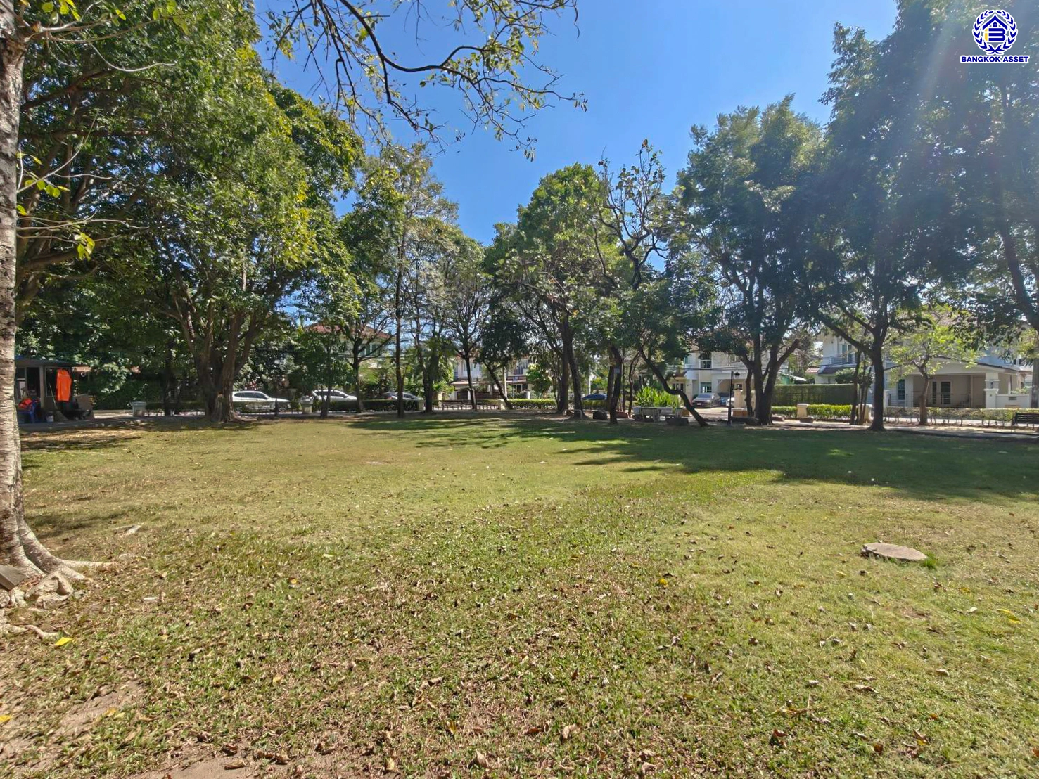 บ้านรีโนเวทใหม่ จาก Q.House โครงการ คาซ่าวิลล์ วัชรพล หลังมุม เนื้อที่ 129 ตร.ว. พื้นที่ใช้สอย 258.25 ตร.ม. ฟังก์ชัน 4 ห้องนอน 3 ห้องน้ำ จอดรถได้ 2 คัน Facilities ครบครัน บนทำเลเชื่อมต่อหลายเส้นทาง ถ.รามอินทรา ถ.สายไหม และถ.พหลโยธิน ใกล้สนามบินดอนเมือง ทางด่วน "รามอินทรา" และรถไฟฟ้าสายสีเขียว "สถานี