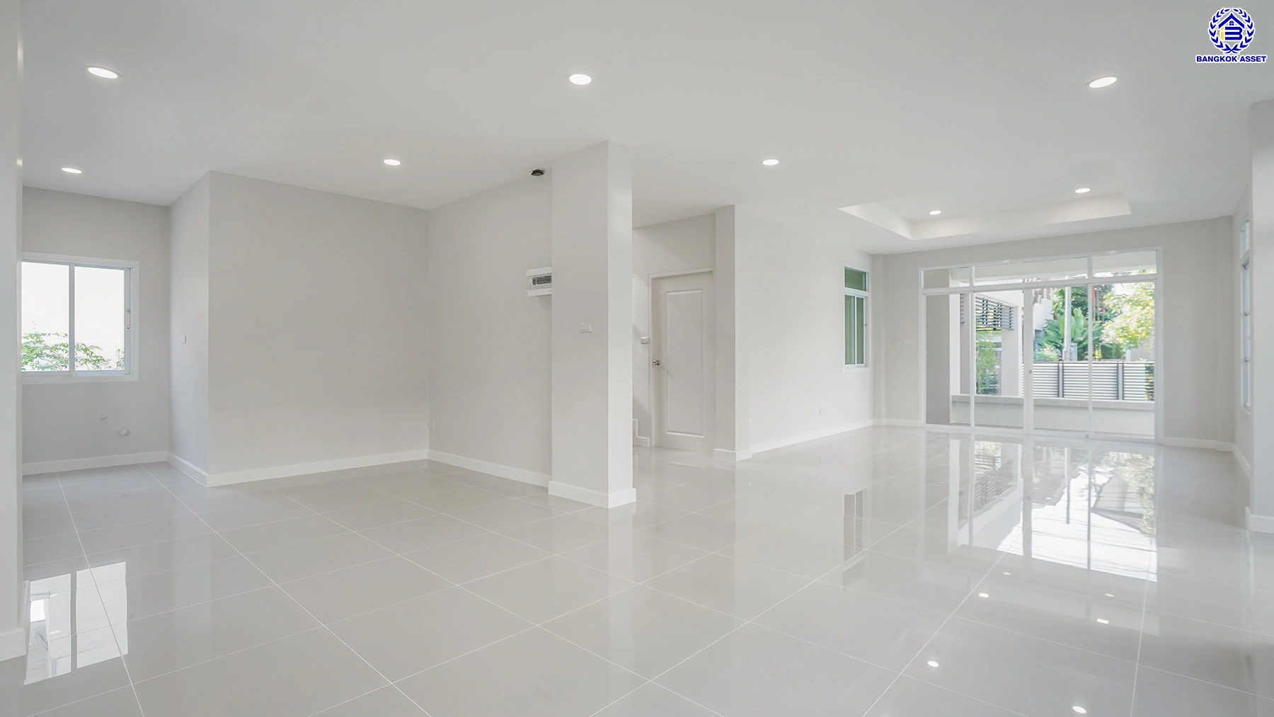 บ้านรีโนเวทใหม่ โครงการ ดี ฮาบิแทท ราชพฤกษ์ ตัวบ้านติดถนนเมน ใกล้ Clubhouse บนเนื้อที่กว่า 81 ตร.ว. พื้นที่ใช้สอย 260 ตร.ม. ฟังก์ชัน 3 ห้องนอน 4 ห้องน้ำ 2 ที่จอดรถ บนทำเลเดินทางสะดวก ติดถนนราชพฤกษ์ เชื่อมต่อถนนรัตนาธิเบศร์ ถนนชัยพฤกษ์ ถนนติวานนท์ ใกล้รถไฟฟ้าสายสีม่วง "สถานีบางรักใหญ่"