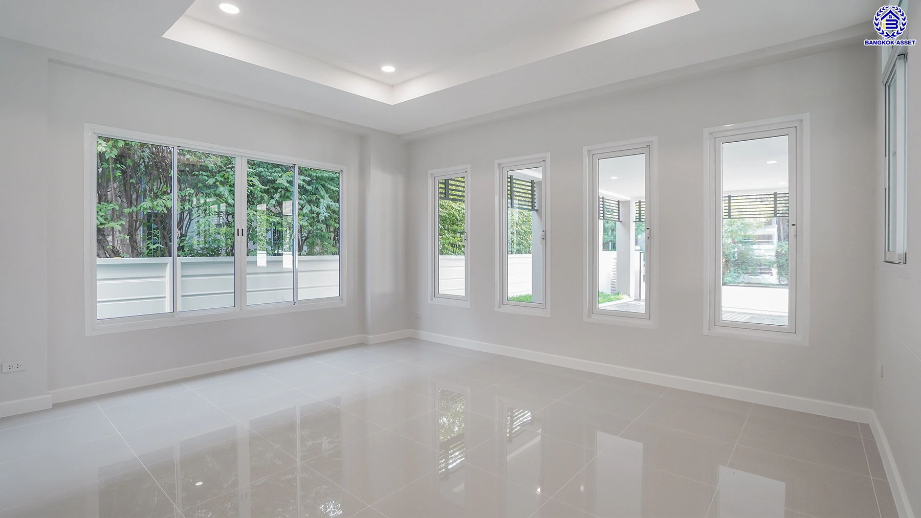 บ้านรีโนเวทใหม่ โครงการ ดี ฮาบิแทท ราชพฤกษ์ ตัวบ้านติดถนนเมน ใกล้ Clubhouse บนเนื้อที่กว่า 81 ตร.ว. พื้นที่ใช้สอย 260 ตร.ม. ฟังก์ชัน 3 ห้องนอน 4 ห้องน้ำ 2 ที่จอดรถ บนทำเลเดินทางสะดวก ติดถนนราชพฤกษ์ เชื่อมต่อถนนรัตนาธิเบศร์ ถนนชัยพฤกษ์ ถนนติวานนท์ ใกล้รถไฟฟ้าสายสีม่วง "สถานีบางรักใหญ่"