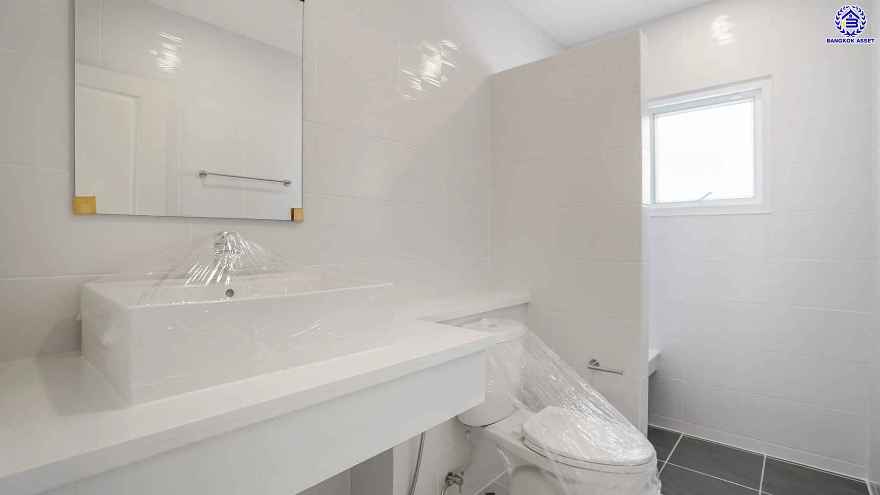 บ้านรีโนเวทใหม่ โครงการ ดี ฮาบิแทท ราชพฤกษ์ ตัวบ้านติดถนนเมน ใกล้ Clubhouse บนเนื้อที่กว่า 81 ตร.ว. พื้นที่ใช้สอย 260 ตร.ม. ฟังก์ชัน 3 ห้องนอน 4 ห้องน้ำ 2 ที่จอดรถ บนทำเลเดินทางสะดวก ติดถนนราชพฤกษ์ เชื่อมต่อถนนรัตนาธิเบศร์ ถนนชัยพฤกษ์ ถนนติวานนท์ ใกล้รถไฟฟ้าสายสีม่วง "สถานีบางรักใหญ่"