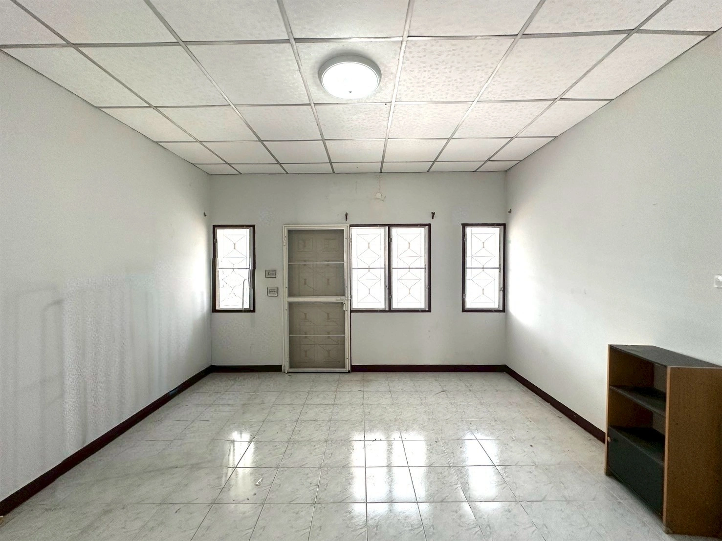 ทาวน์เฮ้าส์ 2 ชั้น 17 ตร.ว. สภาพดีพร้อมเข้าอยู่ หมู่บ้านเทพมงคล ปทุมธานี ใกล้เมืองทองธานี ซอยเทคโนแหลมทอง ถนนกรุงเทพ-ปทุมธานี เมืองปทุมธานี ปทุมธานี