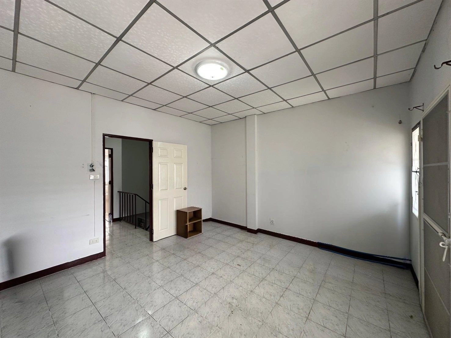 ทาวน์เฮ้าส์ 2 ชั้น 17 ตร.ว. สภาพดีพร้อมเข้าอยู่ หมู่บ้านเทพมงคล ปทุมธานี ใกล้เมืองทองธานี ซอยเทคโนแหลมทอง ถนนกรุงเทพ-ปทุมธานี เมืองปทุมธานี ปทุมธานี