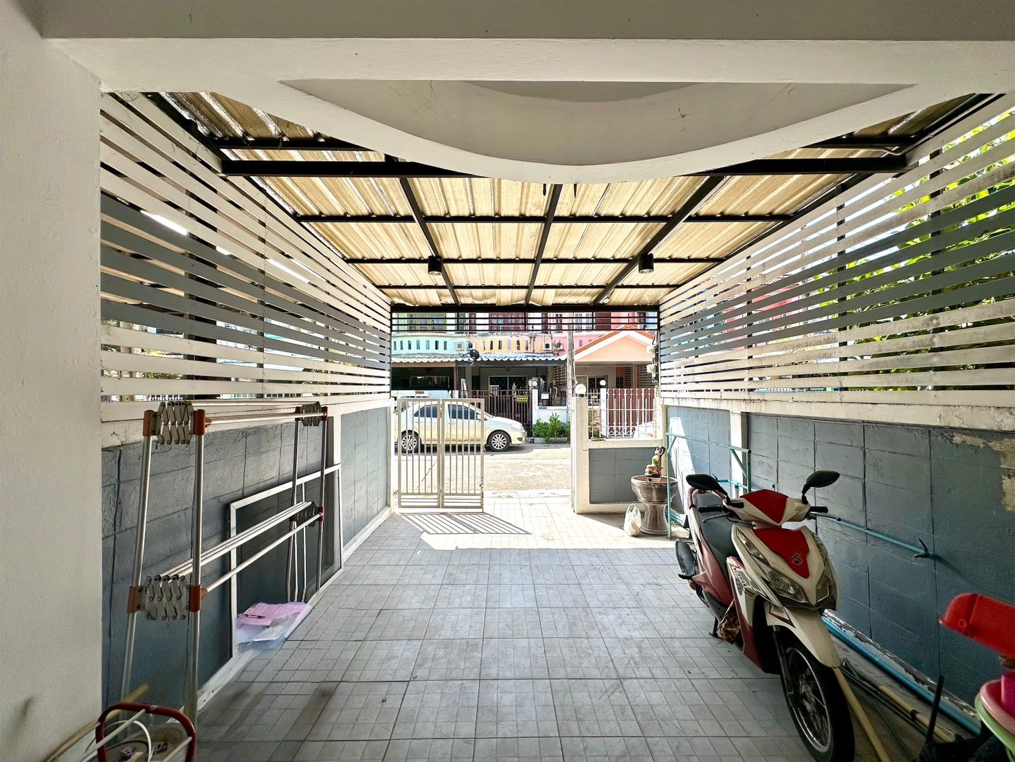 ทาวน์เฮ้าส์ 2 ชั้น 17 ตร.ว. สภาพดีพร้อมเข้าอยู่ หมู่บ้านเทพมงคล ปทุมธานี ใกล้เมืองทองธานี ซอยเทคโนแหลมทอง ถนนกรุงเทพ-ปทุมธานี เมืองปทุมธานี ปทุมธานี