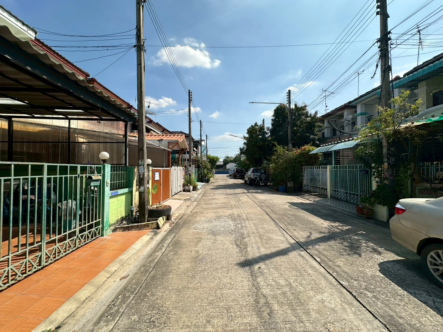 ทาวน์เฮ้าส์ 2 ชั้น 17 ตร.ว. สภาพดีพร้อมเข้าอยู่ หมู่บ้านเทพมงคล ปทุมธานี ใกล้เมืองทองธานี ซอยเทคโนแหลมทอง ถนนกรุงเทพ-ปทุมธานี เมืองปทุมธานี ปทุมธานี