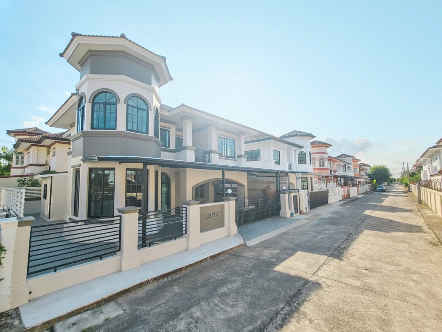 บ้านเดี่ยว ภัสสร 1 คลอง 3 ทำเลทองคลอง 3 ใกล้ Big C และใกล้ฟิวเจอร์พาร์ค รังสิต เดินทางสะดวกเชื่อมต่อรังสิต-คลองหลวง-วงแหวนฯ บ้านรีโนเวทใหม่กริ๊บทั้งหลัง