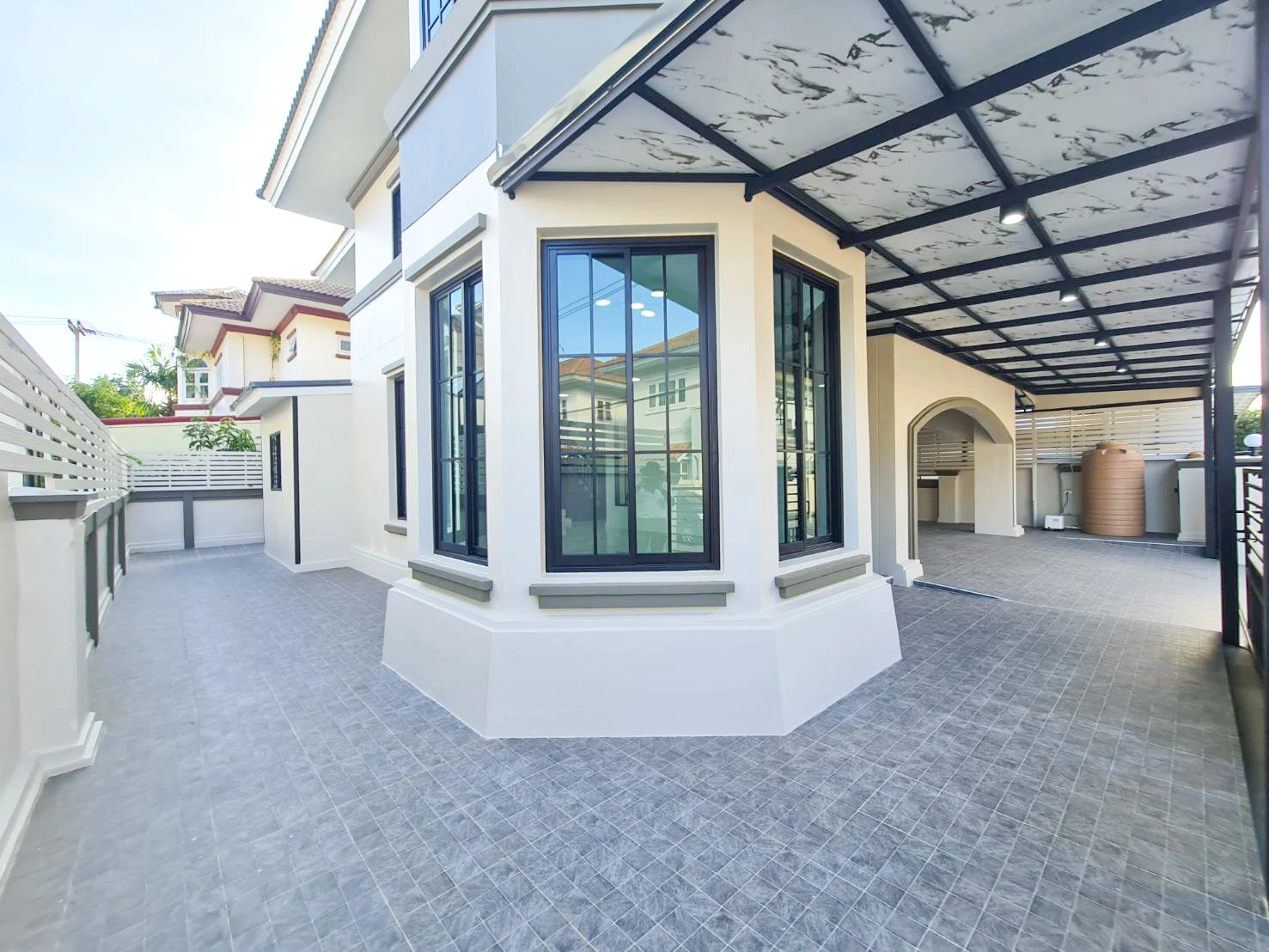 บ้านเดี่ยว ภัสสร 1 คลอง 3 ทำเลทองคลอง 3 ใกล้ Big C และใกล้ฟิวเจอร์พาร์ค รังสิต เดินทางสะดวกเชื่อมต่อรังสิต-คลองหลวง-วงแหวนฯ บ้านรีโนเวทใหม่กริ๊บทั้งหลัง