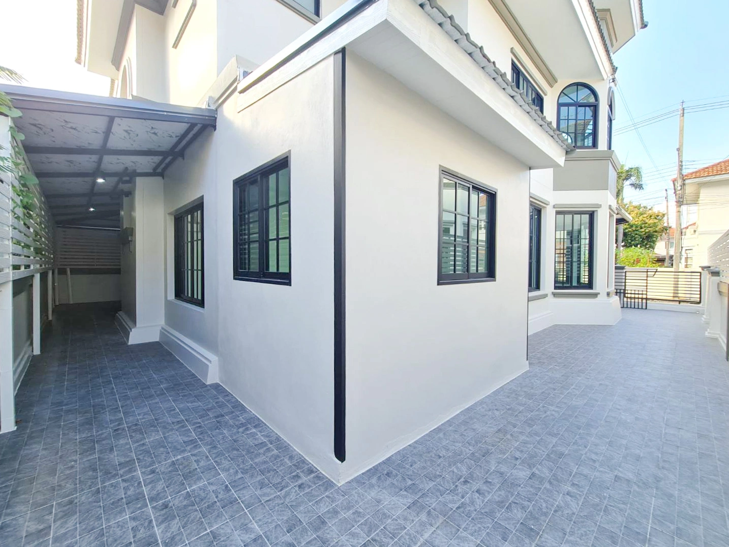 บ้านเดี่ยว ภัสสร 1 คลอง 3 ทำเลทองคลอง 3 ใกล้ Big C และใกล้ฟิวเจอร์พาร์ค รังสิต เดินทางสะดวกเชื่อมต่อรังสิต-คลองหลวง-วงแหวนฯ บ้านรีโนเวทใหม่กริ๊บทั้งหลัง