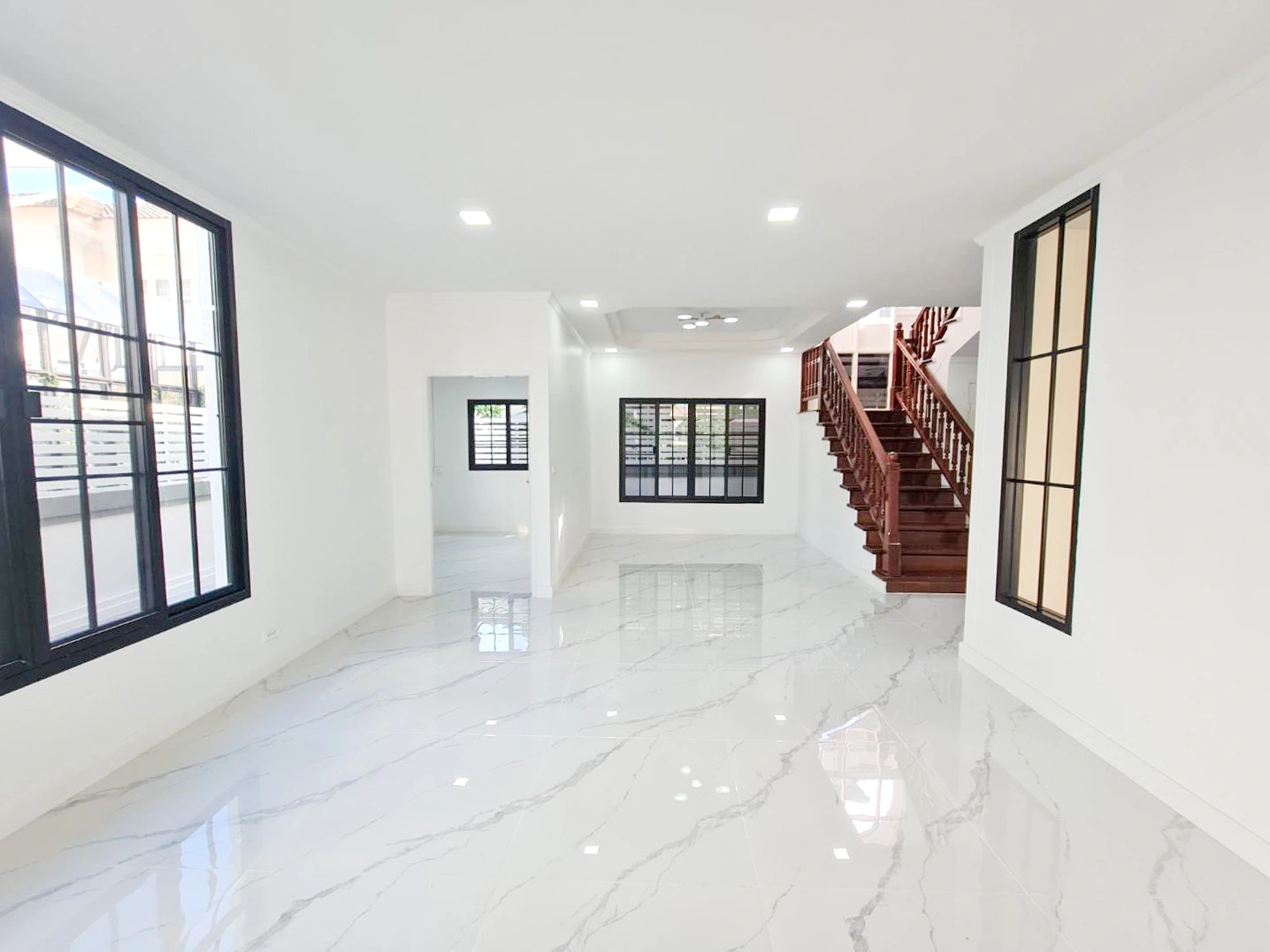 บ้านเดี่ยว ภัสสร 1 คลอง 3 ทำเลทองคลอง 3 ใกล้ Big C และใกล้ฟิวเจอร์พาร์ค รังสิต เดินทางสะดวกเชื่อมต่อรังสิต-คลองหลวง-วงแหวนฯ บ้านรีโนเวทใหม่กริ๊บทั้งหลัง