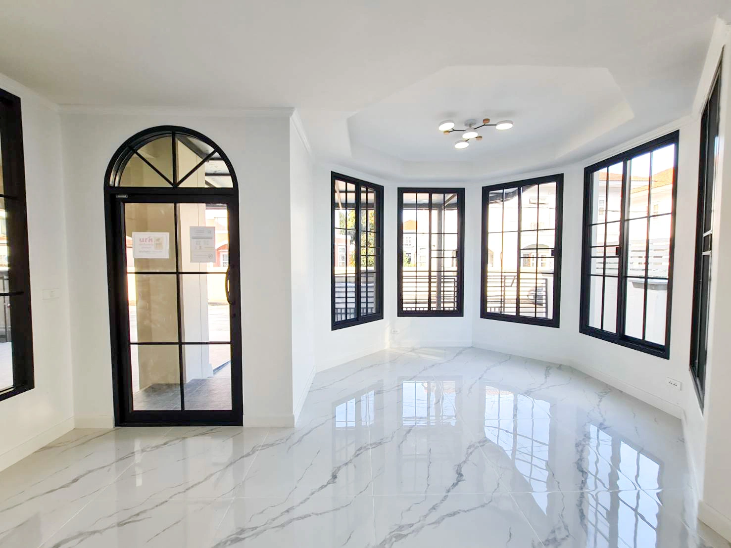 บ้านเดี่ยว ภัสสร 1 คลอง 3 ทำเลทองคลอง 3 ใกล้ Big C และใกล้ฟิวเจอร์พาร์ค รังสิต เดินทางสะดวกเชื่อมต่อรังสิต-คลองหลวง-วงแหวนฯ บ้านรีโนเวทใหม่กริ๊บทั้งหลัง