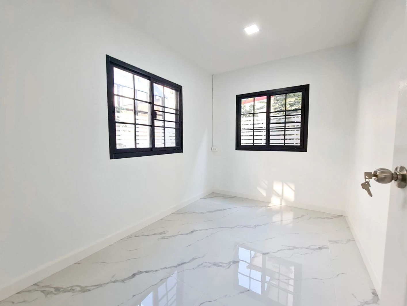 บ้านเดี่ยว ภัสสร 1 คลอง 3 ทำเลทองคลอง 3 ใกล้ Big C และใกล้ฟิวเจอร์พาร์ค รังสิต เดินทางสะดวกเชื่อมต่อรังสิต-คลองหลวง-วงแหวนฯ บ้านรีโนเวทใหม่กริ๊บทั้งหลัง