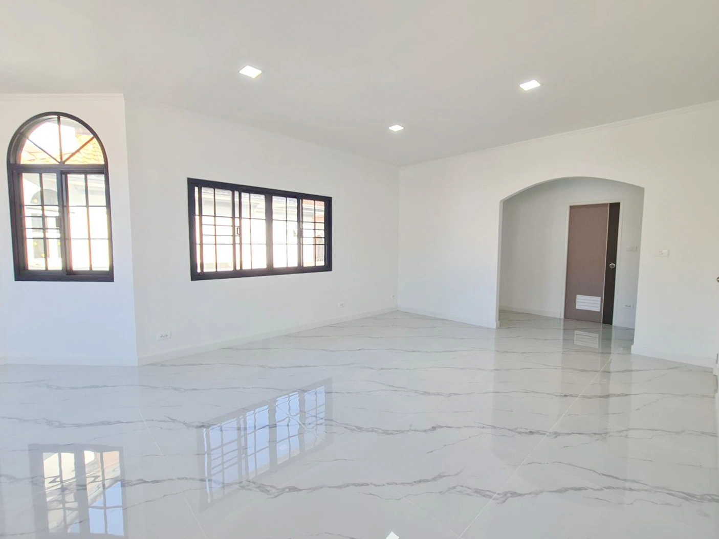 บ้านเดี่ยว ภัสสร 1 คลอง 3 ทำเลทองคลอง 3 ใกล้ Big C และใกล้ฟิวเจอร์พาร์ค รังสิต เดินทางสะดวกเชื่อมต่อรังสิต-คลองหลวง-วงแหวนฯ บ้านรีโนเวทใหม่กริ๊บทั้งหลัง