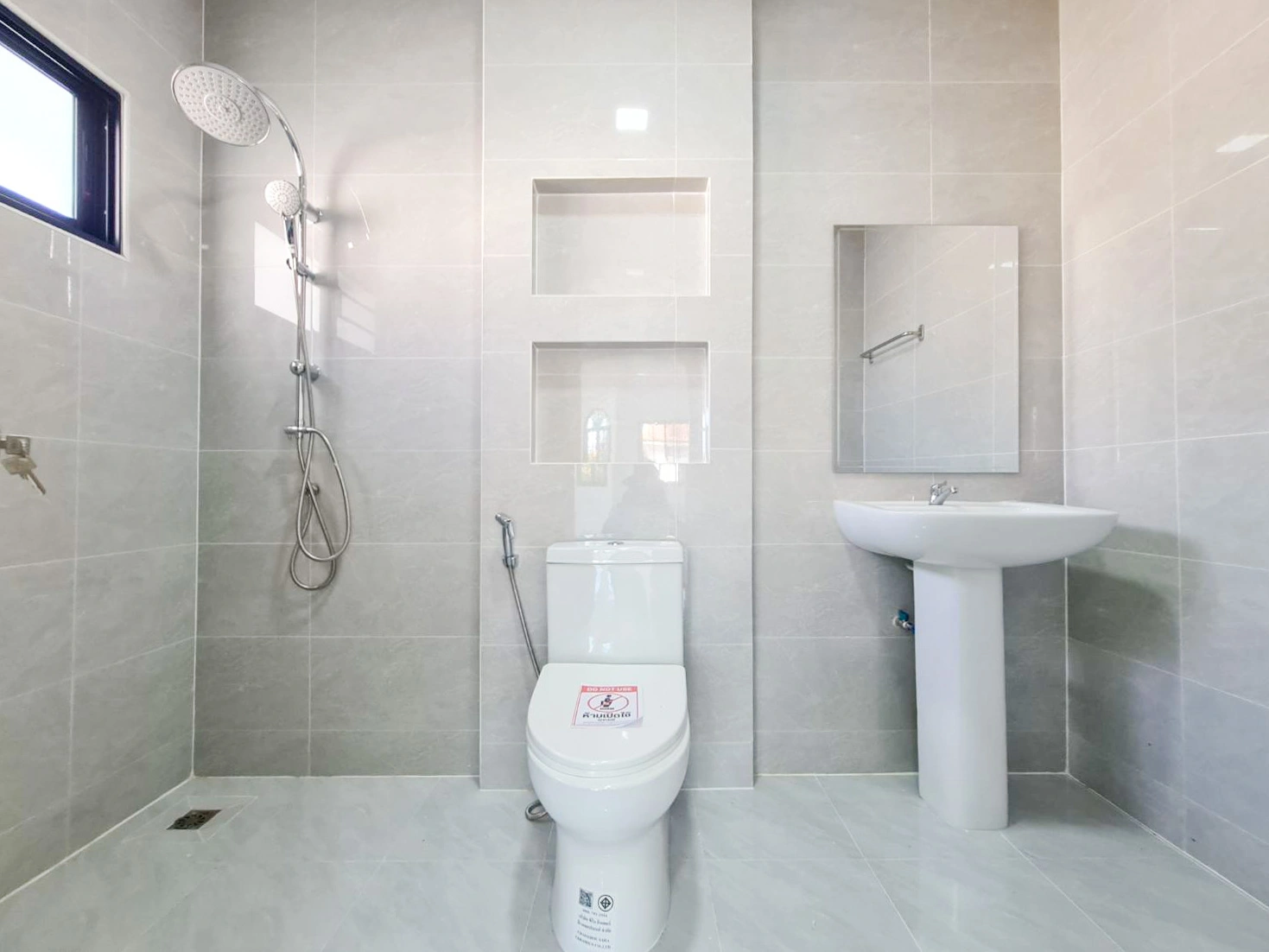 บ้านเดี่ยว ภัสสร 1 คลอง 3 ทำเลทองคลอง 3 ใกล้ Big C และใกล้ฟิวเจอร์พาร์ค รังสิต เดินทางสะดวกเชื่อมต่อรังสิต-คลองหลวง-วงแหวนฯ บ้านรีโนเวทใหม่กริ๊บทั้งหลัง