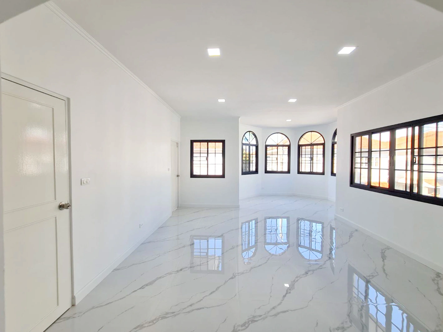 บ้านเดี่ยว ภัสสร 1 คลอง 3 ทำเลทองคลอง 3 ใกล้ Big C และใกล้ฟิวเจอร์พาร์ค รังสิต เดินทางสะดวกเชื่อมต่อรังสิต-คลองหลวง-วงแหวนฯ บ้านรีโนเวทใหม่กริ๊บทั้งหลัง