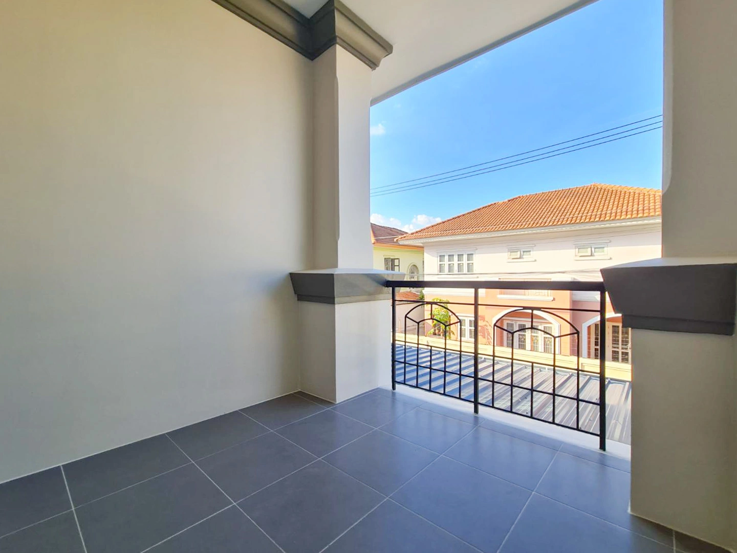 บ้านเดี่ยว ภัสสร 1 คลอง 3 ทำเลทองคลอง 3 ใกล้ Big C และใกล้ฟิวเจอร์พาร์ค รังสิต เดินทางสะดวกเชื่อมต่อรังสิต-คลองหลวง-วงแหวนฯ บ้านรีโนเวทใหม่กริ๊บทั้งหลัง