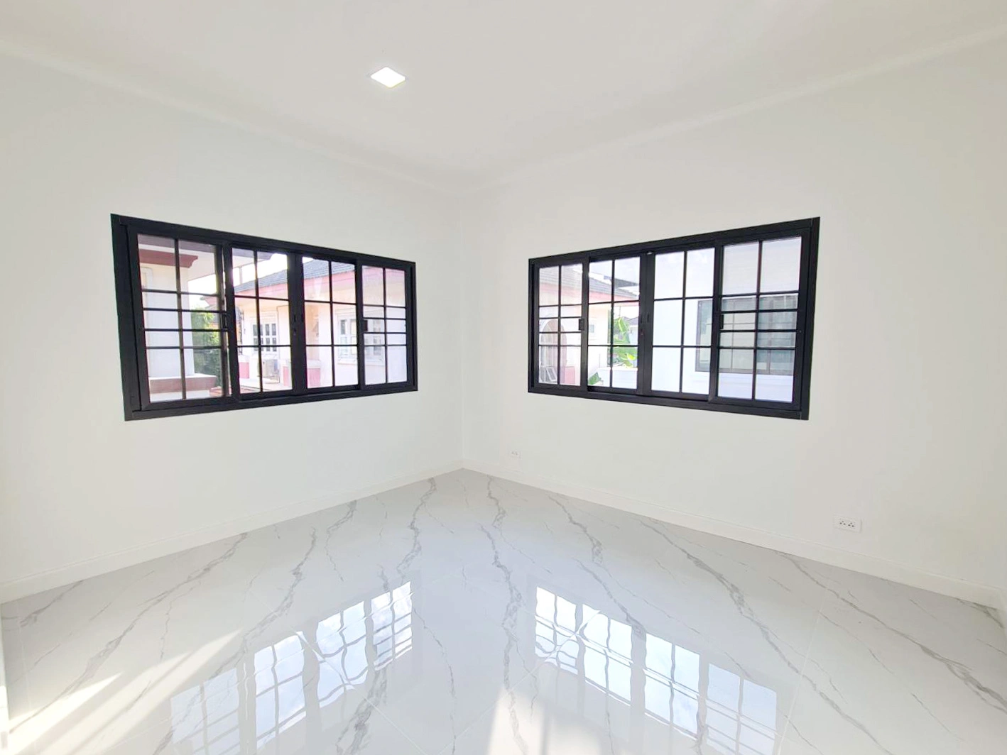 บ้านเดี่ยว ภัสสร 1 คลอง 3 ทำเลทองคลอง 3 ใกล้ Big C และใกล้ฟิวเจอร์พาร์ค รังสิต เดินทางสะดวกเชื่อมต่อรังสิต-คลองหลวง-วงแหวนฯ บ้านรีโนเวทใหม่กริ๊บทั้งหลัง