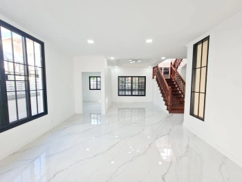 บ้านเดี่ยว ภัสสร 1 คลอง 3 ทำเลทองคลอง 3 ใกล้ Big C และใกล้ฟิวเจอร์พาร์ค รังสิต เดินทางสะดวกเชื่อมต่อรังสิต-คลองหลวง-วงแหวนฯ บ้านรีโนเวทใหม่กริ๊บทั้งหลัง