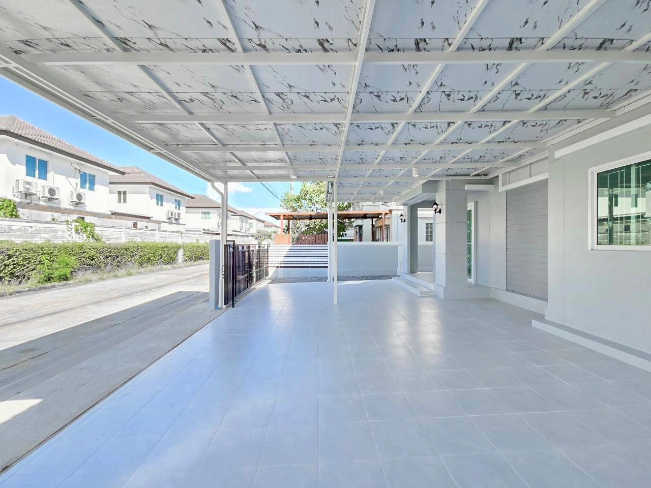 ทำเลหาของกินง่าย! ใกล้บิ๊กซี คลอง 3 บ้านเดี่ยวพฤกษาวิลเลจ 29 รีโนเวทใหม่สภาพนางฟ้า เชื่อมต่อรังสิต-นครนายก ใกล้ทางด่วนวงแหวนฯ & รถไฟฟ้าสายสีแดง เข้าเมืองสบายสุดๆ จ่ายแค่ 3.89 ลบ. ได้บ้าน 50.5 ตร.ว.