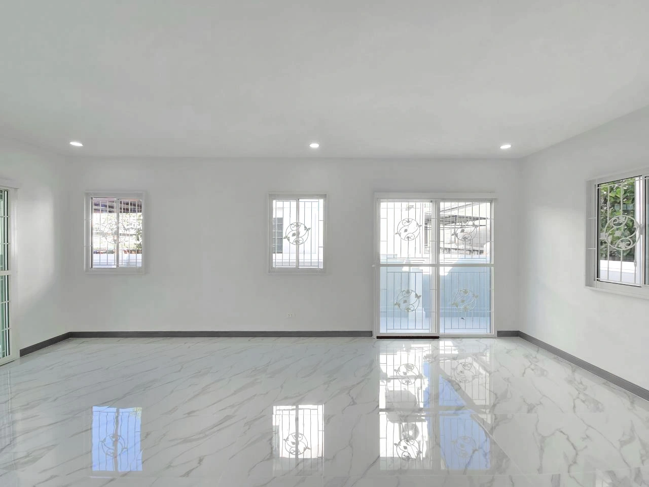 ทำเลหาของกินง่าย! ใกล้บิ๊กซี คลอง 3 บ้านเดี่ยวพฤกษาวิลเลจ 29 รีโนเวทใหม่สภาพนางฟ้า เชื่อมต่อรังสิต-นครนายก ใกล้ทางด่วนวงแหวนฯ & รถไฟฟ้าสายสีแดง เข้าเมืองสบายสุดๆ จ่ายแค่ 3.89 ลบ. ได้บ้าน 50.5 ตร.ว.