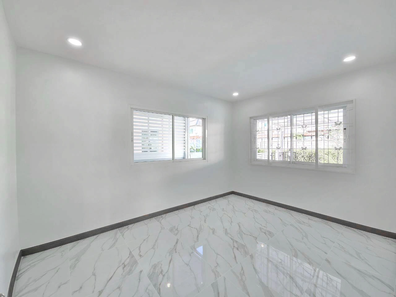 ทำเลหาของกินง่าย! ใกล้บิ๊กซี คลอง 3 บ้านเดี่ยวพฤกษาวิลเลจ 29 รีโนเวทใหม่สภาพนางฟ้า เชื่อมต่อรังสิต-นครนายก ใกล้ทางด่วนวงแหวนฯ & รถไฟฟ้าสายสีแดง เข้าเมืองสบายสุดๆ จ่ายแค่ 3.89 ลบ. ได้บ้าน 50.5 ตร.ว.