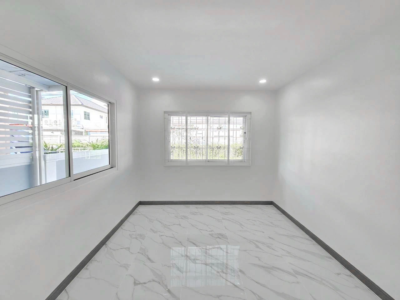 ทำเลหาของกินง่าย! ใกล้บิ๊กซี คลอง 3 บ้านเดี่ยวพฤกษาวิลเลจ 29 รีโนเวทใหม่สภาพนางฟ้า เชื่อมต่อรังสิต-นครนายก ใกล้ทางด่วนวงแหวนฯ & รถไฟฟ้าสายสีแดง เข้าเมืองสบายสุดๆ จ่ายแค่ 3.89 ลบ. ได้บ้าน 50.5 ตร.ว.