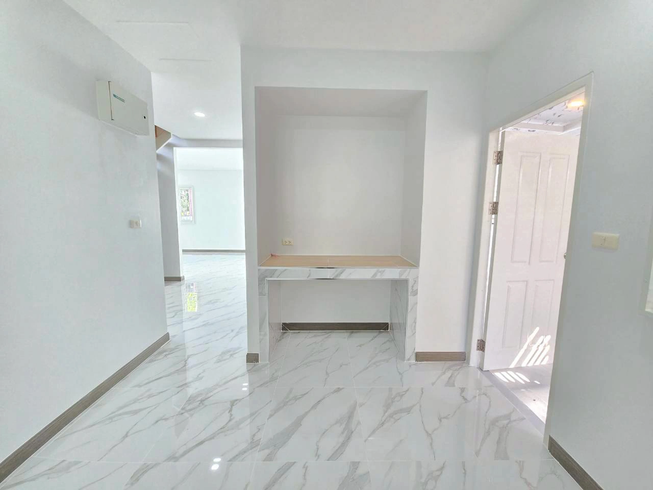 ทำเลหาของกินง่าย! ใกล้บิ๊กซี คลอง 3 บ้านเดี่ยวพฤกษาวิลเลจ 29 รีโนเวทใหม่สภาพนางฟ้า เชื่อมต่อรังสิต-นครนายก ใกล้ทางด่วนวงแหวนฯ & รถไฟฟ้าสายสีแดง เข้าเมืองสบายสุดๆ จ่ายแค่ 3.89 ลบ. ได้บ้าน 50.5 ตร.ว.