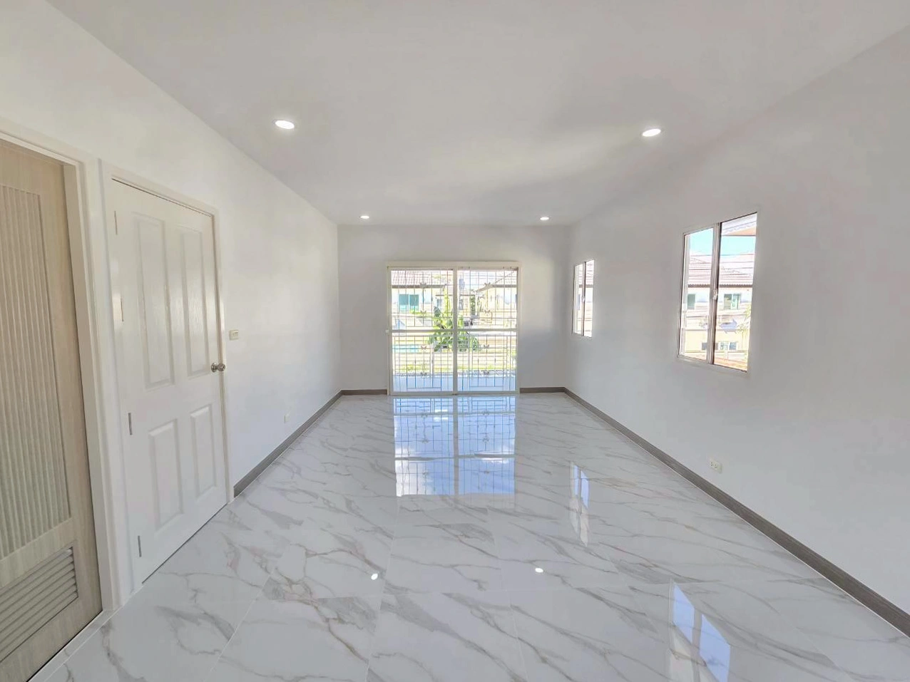 ทำเลหาของกินง่าย! ใกล้บิ๊กซี คลอง 3 บ้านเดี่ยวพฤกษาวิลเลจ 29 รีโนเวทใหม่สภาพนางฟ้า เชื่อมต่อรังสิต-นครนายก ใกล้ทางด่วนวงแหวนฯ & รถไฟฟ้าสายสีแดง เข้าเมืองสบายสุดๆ จ่ายแค่ 3.89 ลบ. ได้บ้าน 50.5 ตร.ว.