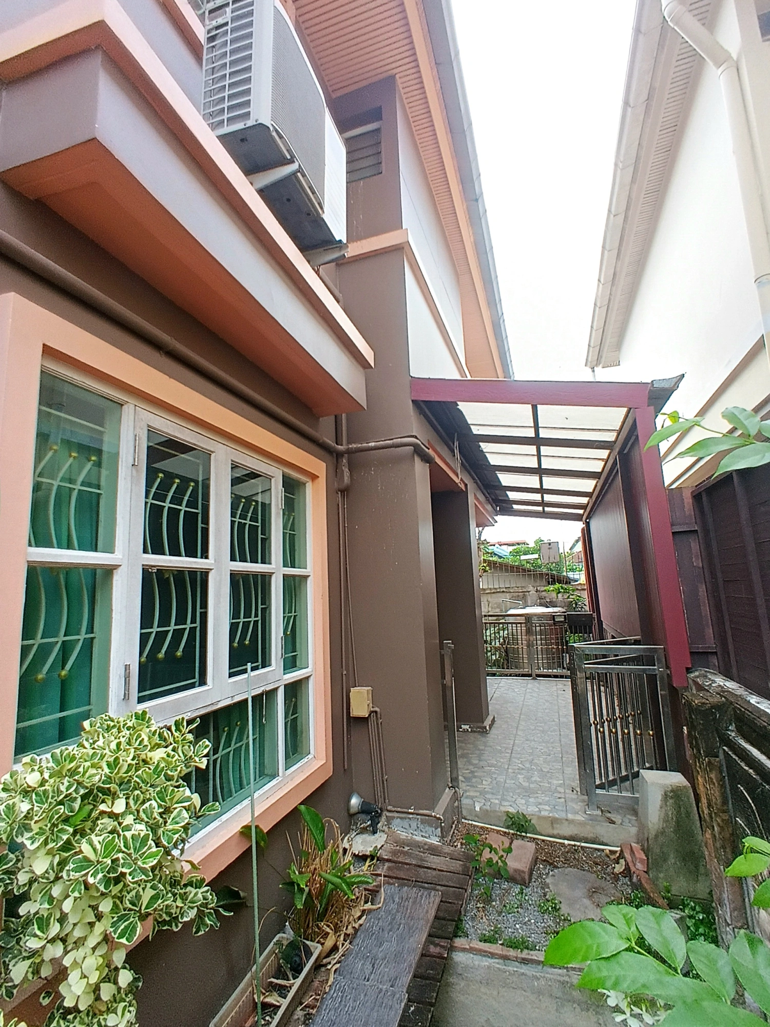 ม. ชวนชื่น ปิ่นเกล้า-วงแหวน ปลายบาง ถนนกาญจนาภิเษก  เข้าซอยเพียง 1.3 กม.(ซ.วัดส้มเกลี้ยง) ไกล้ Lotus พลัสมอลล์ ,ไกล้ Central เวสต์เกต  ไกล้โรงเรียนเทพศิรินทร์