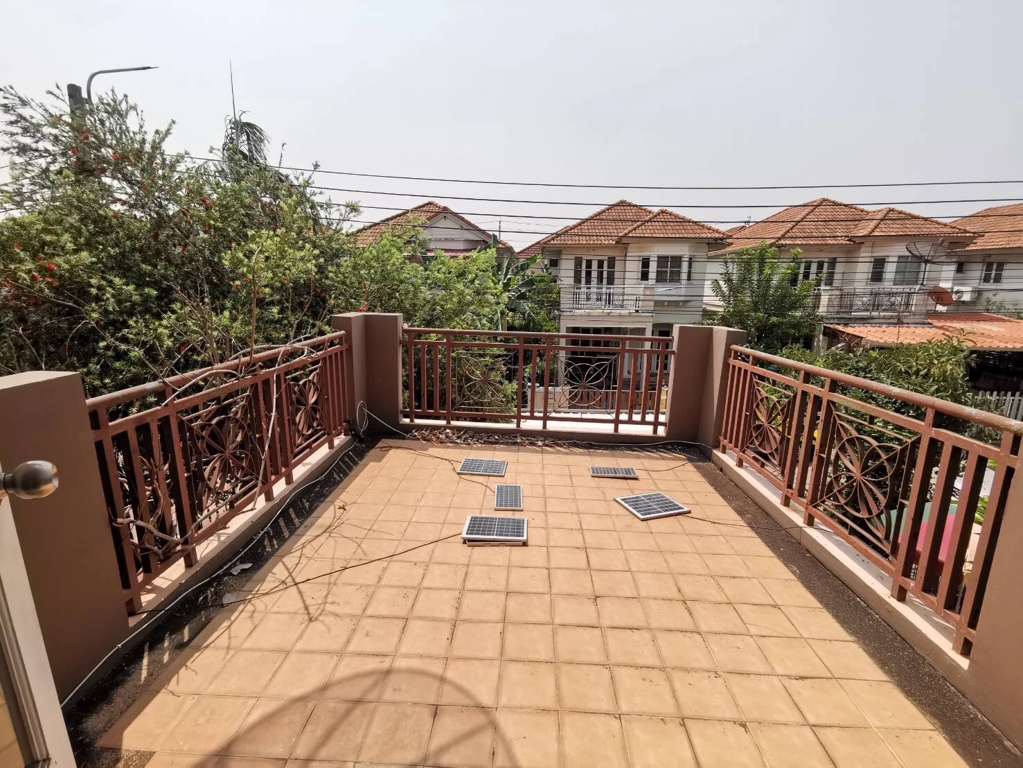 ม. ชวนชื่น ปิ่นเกล้า-วงแหวน ปลายบาง ถนนกาญจนาภิเษก  เข้าซอยเพียง 1.3 กม.(ซ.วัดส้มเกลี้ยง) ไกล้ Lotus พลัสมอลล์ ,ไกล้ Central เวสต์เกต  ไกล้โรงเรียนเทพศิรินทร์