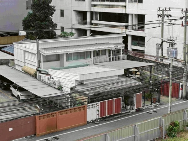 ขายบ้านพร้อมร้านอาหาร 2 ชั้น เอกมัย - สุขุมวิท 42 ใกล้ BTS เอกมัย 550 ม. โทร 089-0663888