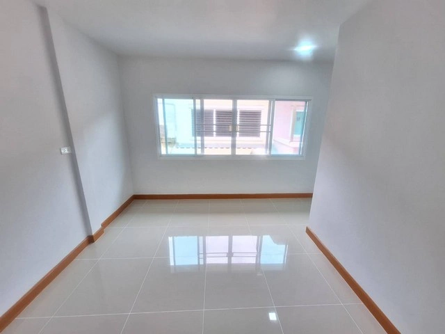 บ้านกรุงทองสายไหม 33 ทำเลดีใกล้ BTS แยก คปอ. และ Big C สายไหม เดินทางสะดวกมาก ราคาเพียง 1.99 ลบ. รีบจองด่วนก่อนหลุดมือ