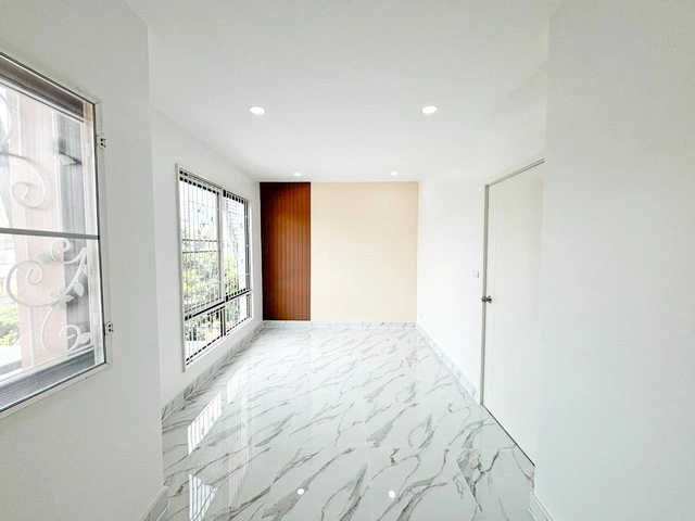 โอกาสสุดท้าย! พฤกษาไพร์ม 115 รังสิต-คลอง 3 ทาวน์เฮ้าส์ รีโนเวทใหม่ ทำเลทอง ทำเลดีติดถนนหลัก เชื่อมต่อรังสิต-นครนายก ใกล้ฟิวเจอร์ฯ และ Big C แค่นิดเดียว ราคาดีแบบนี้ นัดชมบ้านก่อนใครได้เลย