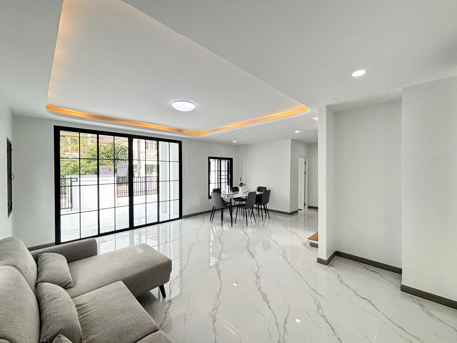 คุ้มที่สุดในโซน บ้านเดี่ยวภัสสร 3 รีโนเวทใหม่ 4 ห้องนอน พื้นที่เยอะ 52 ตร.ว. เพียง 3.89 ล้าน ได้พื้นที่ใช้สอยจุใจ 200 ตร.ม. ฟังก์ชันครบ 3 น้ำ 2 จอด สำหรับครอบครัวใหญ่ ดีลเด็ดทำเลทอง