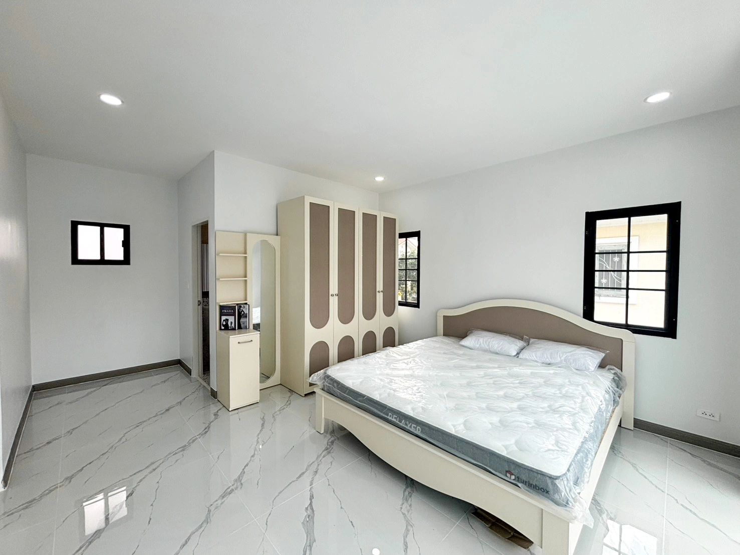 คุ้มที่สุดในโซน บ้านเดี่ยวภัสสร 3 รีโนเวทใหม่ 4 ห้องนอน พื้นที่เยอะ 52 ตร.ว. เพียง 3.89 ล้าน ได้พื้นที่ใช้สอยจุใจ 200 ตร.ม. ฟังก์ชันครบ 3 น้ำ 2 จอด สำหรับครอบครัวใหญ่ ดีลเด็ดทำเลทอง