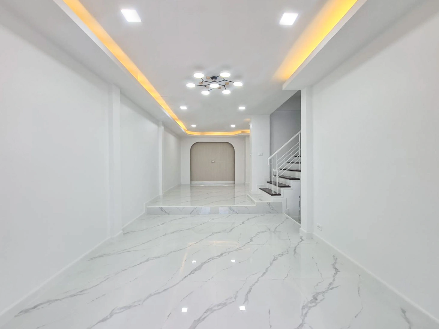 รื่นฤดี ลำลูกกาคลอง 4 ทำเลสุดปัง เชื่อมต่อรังสิต-ลำลูกกา ใกล้มาร์เก็ตวิลเลจ และมอเตอร์เวย์ เดินทางสะดวกสุดๆ ทาวน์เฮ้าส์สวยพร้อมอยู่ 3 ห้องนอน 2 ห้องน้ำ รีโนเวทใหม่สไตล์โมเดิร์น คุ้มค่าที่สุดในย่านคลอง 4 เพียง 2,290,000 บาท! จองก่อนมีสิทธิ์ก่อน