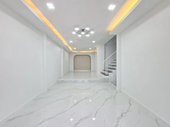 รื่นฤดี ลำลูกกาคลอง 4 ทำเลสุดปัง เชื่อมต่อรังสิต-ลำลูกกา ใกล้มาร์เก็ตวิลเลจ และมอเตอร์เวย์ เดินทางสะดวกสุดๆ ทาวน์เฮ้าส์สวยพร้อมอยู่ 3 ห้องนอน 2 ห้องน้ำ รีโนเวทใหม่สไตล์โมเดิร์น คุ้มค่าที่สุดในย่านคลอง 4 เพียง 2,290,000 บาท! จองก่อนมีสิทธิ์ก่อน