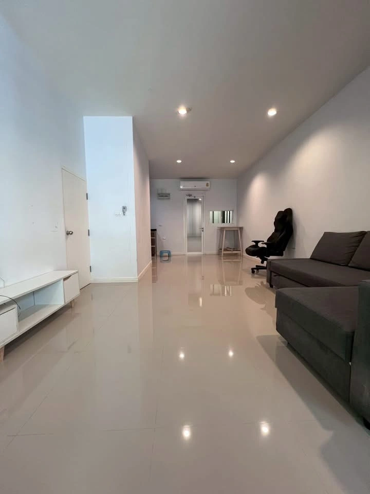 ขายด่วน ทาวน์โฮม CitySense พระราม 2 ท่าข้าม ราคาดี คุ้มๆ เพียง 2.1 ลบ.