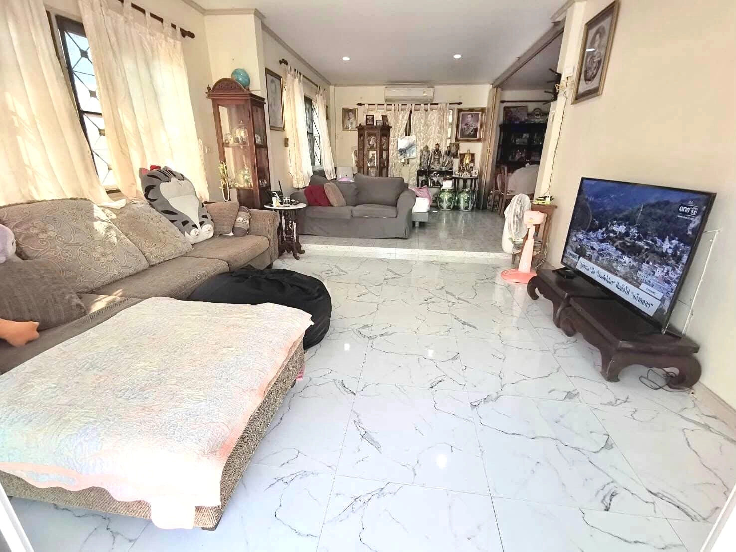 โครงการ ชัยพฤกษ์ บางบัวทอง .ไกล้แยกบางพลู-ถนนรัตนาธิเบศร์  ไกล้ห้างเซ็นทรัลเวสต์เกส  เนื้อที่120.20 ตารางวา 240 ตร.ม. 4 ห้องน้ำ 3 ห้องน้ำ , มีเรือนรับรอง 1 หลัง  รถไฟฟ้าสายสีม่วง