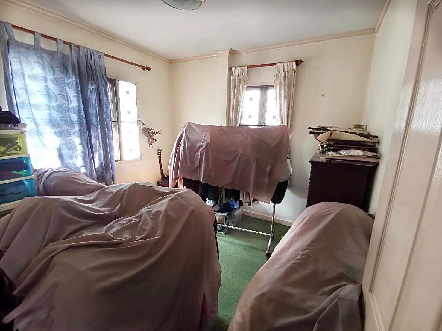 โครงการ ชัยพฤกษ์ บางบัวทอง .ไกล้แยกบางพลู-ถนนรัตนาธิเบศร์  ไกล้ห้างเซ็นทรัลเวสต์เกส  เนื้อที่120.20 ตารางวา 240 ตร.ม. 4 ห้องน้ำ 3 ห้องน้ำ , มีเรือนรับรอง 1 หลัง  รถไฟฟ้าสายสีม่วง