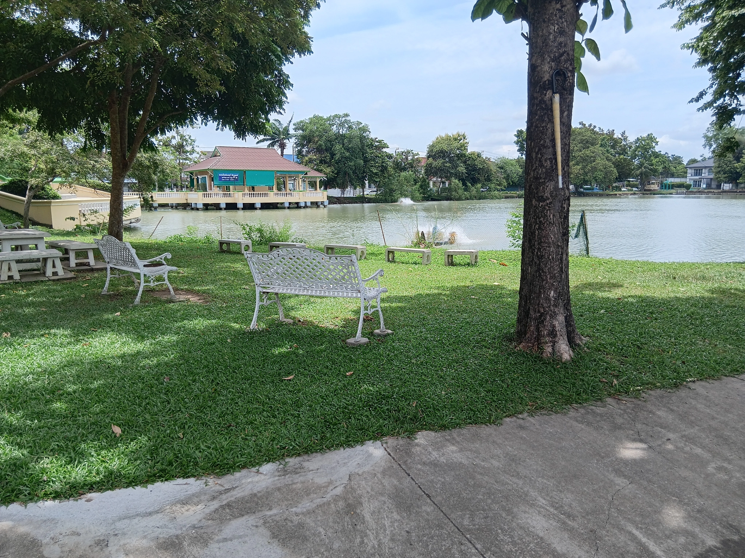 โครงการ ชัยพฤกษ์ บางบัวทอง .ไกล้แยกบางพลู-ถนนรัตนาธิเบศร์  ไกล้ห้างเซ็นทรัลเวสต์เกส  เนื้อที่120.20 ตารางวา 240 ตร.ม. 4 ห้องน้ำ 3 ห้องน้ำ , มีเรือนรับรอง 1 หลัง  รถไฟฟ้าสายสีม่วง