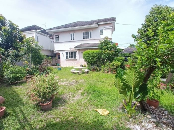 โครงการ ชัยพฤกษ์ บางบัวทอง .ไกล้แยกบางพลู-ถนนรัตนาธิเบศร์  ไกล้ห้างเซ็นทรัลเวสต์เกส  เนื้อที่120.20 ตารางวา 240 ตร.ม. 4 ห้องน้ำ 3 ห้องน้ำ , มีเรือนรับรอง 1 หลัง  รถไฟฟ้าสายสีม่วง