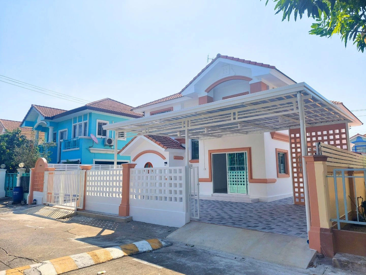 โอกาสสุดท้าย! บ้านเดี่ยว 4 ห้องนอน ทำเลดี คลองสาม ปรับลดราคาหลักแสน! คุ้มค่าที่สุดในย่านนี้! ทุบราคา! บ้านเดี่ยว 4 ห้องนอน พฤกษาวิลเลจ 3 คลองสาม จาก 3.5 ล้าน ลดเหลือ 3.35 ล้านบาท! ประหยัดเป็นแสน!