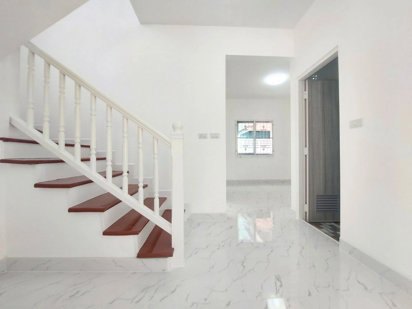 โอกาสสุดท้าย! บ้านเดี่ยว 4 ห้องนอน ทำเลดี คลองสาม ปรับลดราคาหลักแสน! คุ้มค่าที่สุดในย่านนี้! ทุบราคา! บ้านเดี่ยว 4 ห้องนอน พฤกษาวิลเลจ 3 คลองสาม จาก 3.5 ล้าน ลดเหลือ 3.35 ล้านบาท! ประหยัดเป็นแสน!