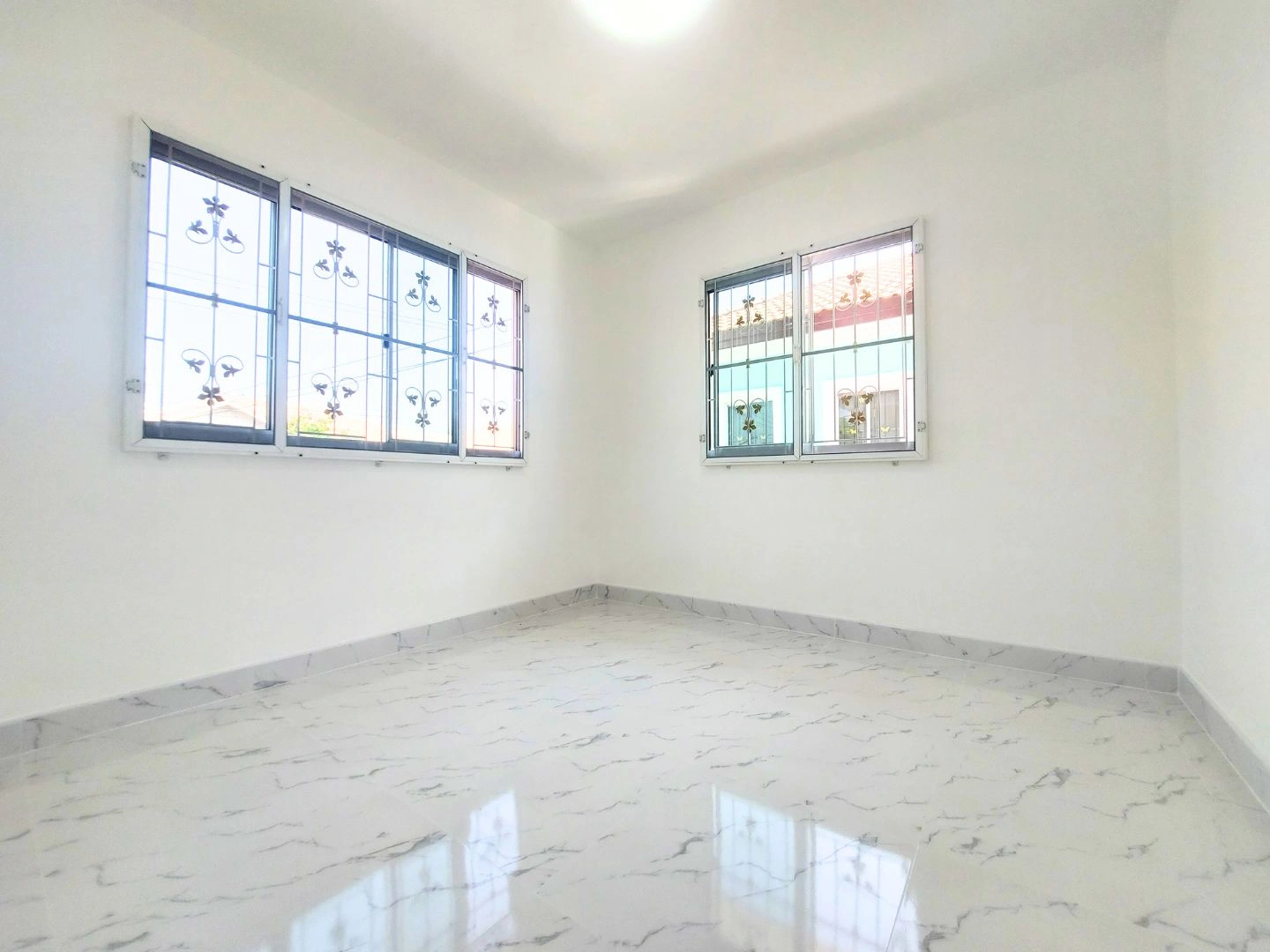 โอกาสสุดท้าย! บ้านเดี่ยว 4 ห้องนอน ทำเลดี คลองสาม ปรับลดราคาหลักแสน! คุ้มค่าที่สุดในย่านนี้! ทุบราคา! บ้านเดี่ยว 4 ห้องนอน พฤกษาวิลเลจ 3 คลองสาม จาก 3.5 ล้าน ลดเหลือ 3.35 ล้านบาท! ประหยัดเป็นแสน!