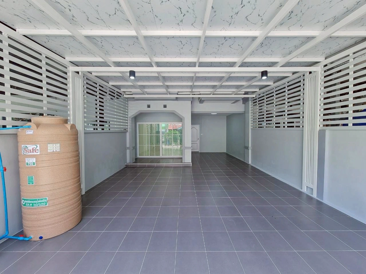 หมู่บ้านแพรมาพร คลอง 4 ติดถนนรังสิต-นครนายก เดินทางโคตรสะดวก ใกล้จุดขึ้น-ลงมอเตอร์เวย์เพียงนิดเดียว เชื่อมต่อเข้าเมืองหรือไปสายอีสานได้ง่ายสุดๆ บ้านทำเลดีแบบนี้หายาก นัดชมบ้านล่วงหน้าโทรเลย