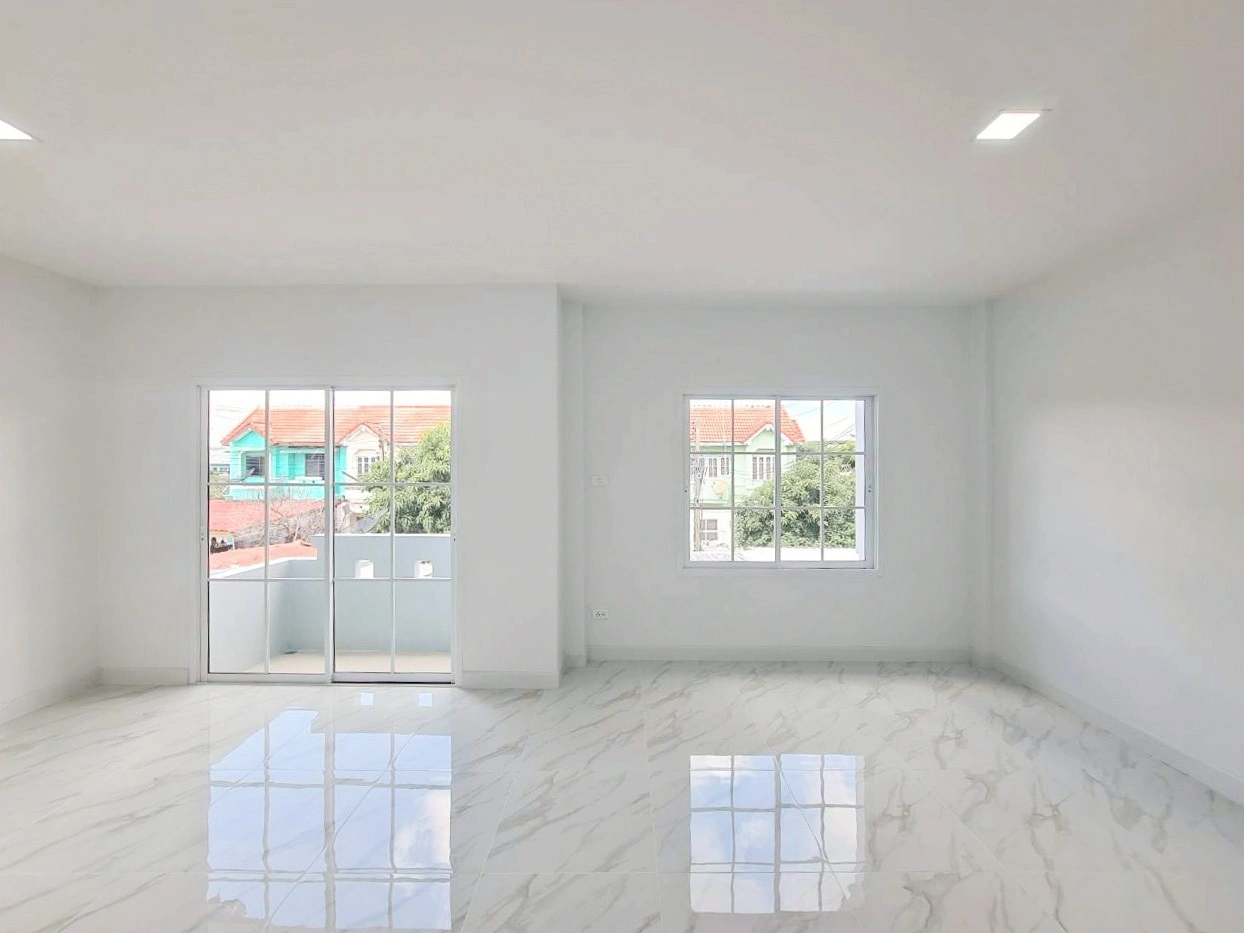 หมู่บ้านแพรมาพร คลอง 4 ติดถนนรังสิต-นครนายก เดินทางโคตรสะดวก ใกล้จุดขึ้น-ลงมอเตอร์เวย์เพียงนิดเดียว เชื่อมต่อเข้าเมืองหรือไปสายอีสานได้ง่ายสุดๆ บ้านทำเลดีแบบนี้หายาก นัดชมบ้านล่วงหน้าโทรเลย