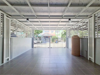 หมู่บ้านแพรมาพร คลอง 4 ติดถนนรังสิต-นครนายก เดินทางโคตรสะดวก ใกล้จุดขึ้น-ลงมอเตอร์เวย์เพียงนิดเดียว เชื่อมต่อเข้าเมืองหรือไปสายอีสานได้ง่ายสุดๆ บ้านทำเลดีแบบนี้หายาก นัดชมบ้านล่วงหน้าโทรเลย