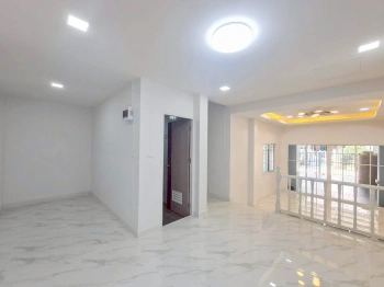 หมู่บ้านแพรมาพร คลอง 4 ติดถนนรังสิต-นครนายก เดินทางโคตรสะดวก ใกล้จุดขึ้น-ลงมอเตอร์เวย์เพียงนิดเดียว เชื่อมต่อเข้าเมืองหรือไปสายอีสานได้ง่ายสุดๆ บ้านทำเลดีแบบนี้หายาก นัดชมบ้านล่วงหน้าโทรเลย