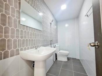 หมู่บ้านแพรมาพร คลอง 4 ติดถนนรังสิต-นครนายก เดินทางโคตรสะดวก ใกล้จุดขึ้น-ลงมอเตอร์เวย์เพียงนิดเดียว เชื่อมต่อเข้าเมืองหรือไปสายอีสานได้ง่ายสุดๆ บ้านทำเลดีแบบนี้หายาก นัดชมบ้านล่วงหน้าโทรเลย