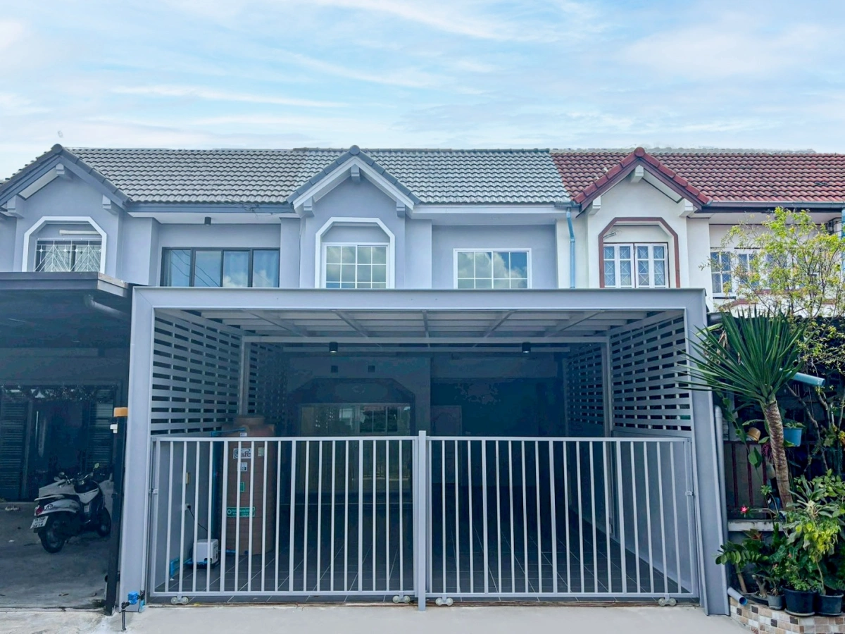 หมู่บ้านแพรมาพร คลอง 4 ติดถนนรังสิต-นครนายก เดินทางโคตรสะดวก ใกล้จุดขึ้น-ลงมอเตอร์เวย์เพียงนิดเดียว เชื่อมต่อเข้าเมืองหรือไปสายอีสานได้ง่ายสุดๆ บ้านทำเลดีแบบนี้หายาก นัดชมบ้านล่วงหน้าโทรเลย